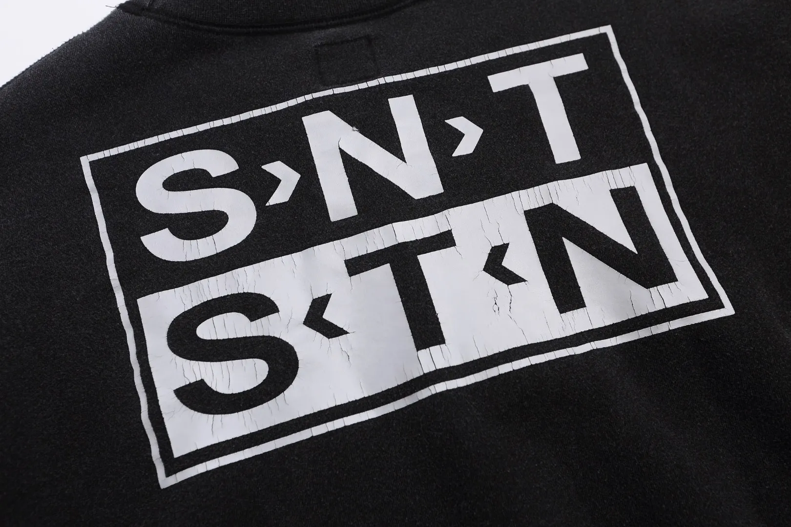 Saint Michael SNT destroyed letters classic retro distressed washed velvet casual loose round neck sweatshirt Fabric: 420g Style number: SM620 Size: S-M-L-XL Color: Black Price: P198